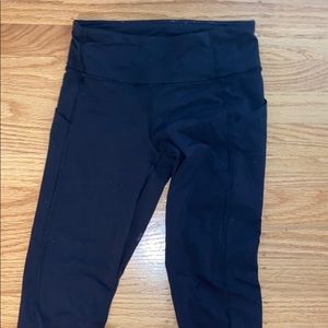 lulu lemon size 2 yoga pants with pockets and mesh